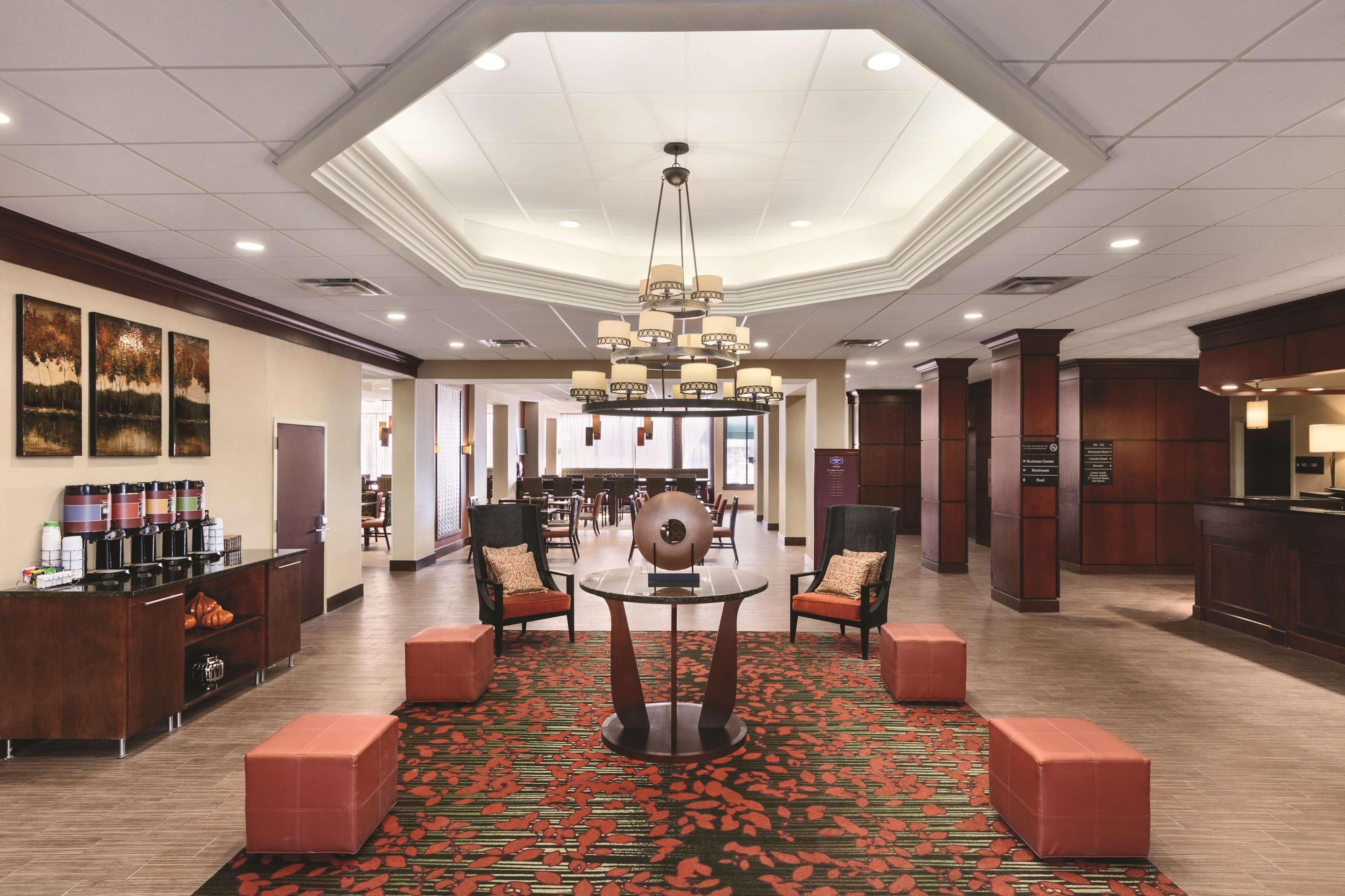 Hampton Inn Frederick Exterior photo