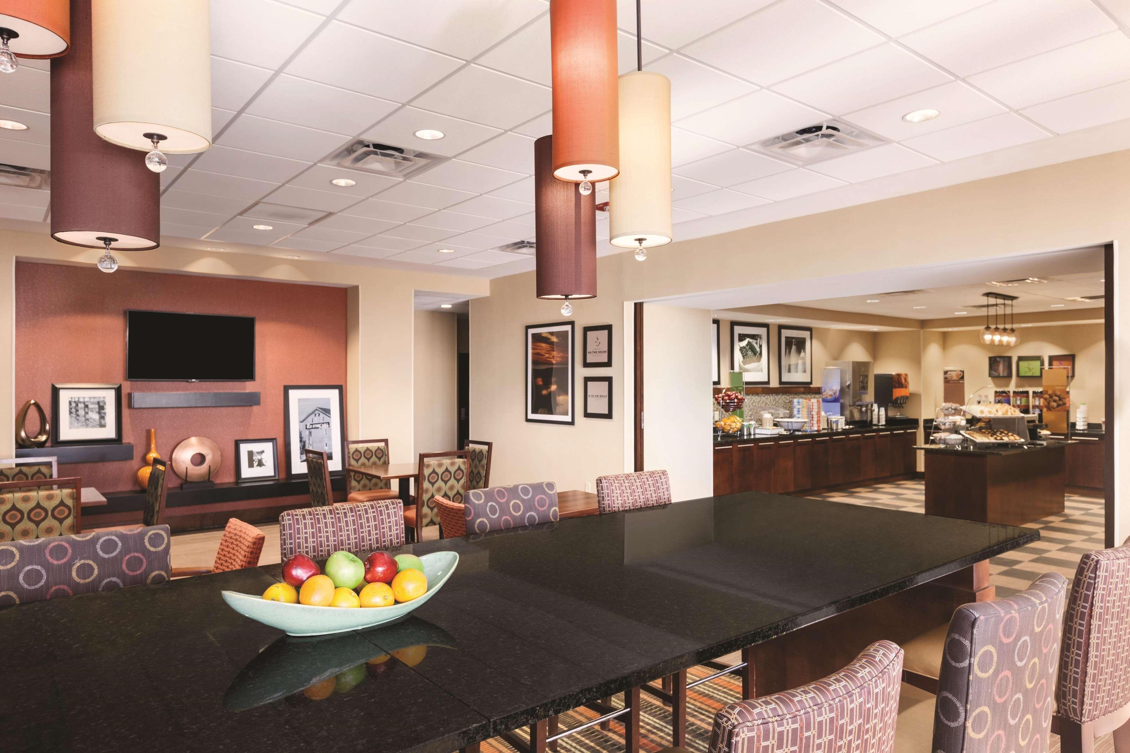 Hampton Inn Frederick Exterior photo