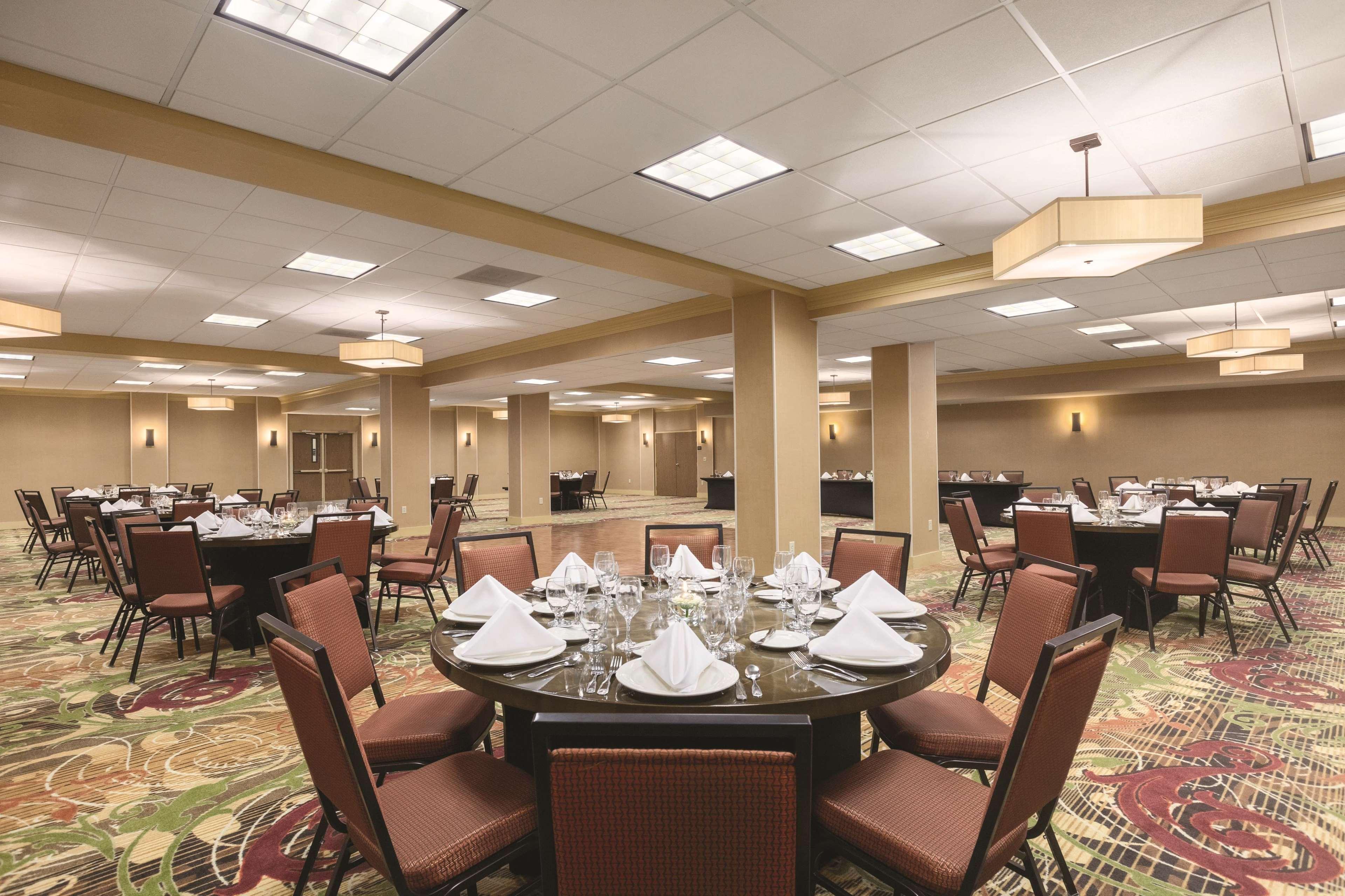Hampton Inn Frederick Exterior photo
