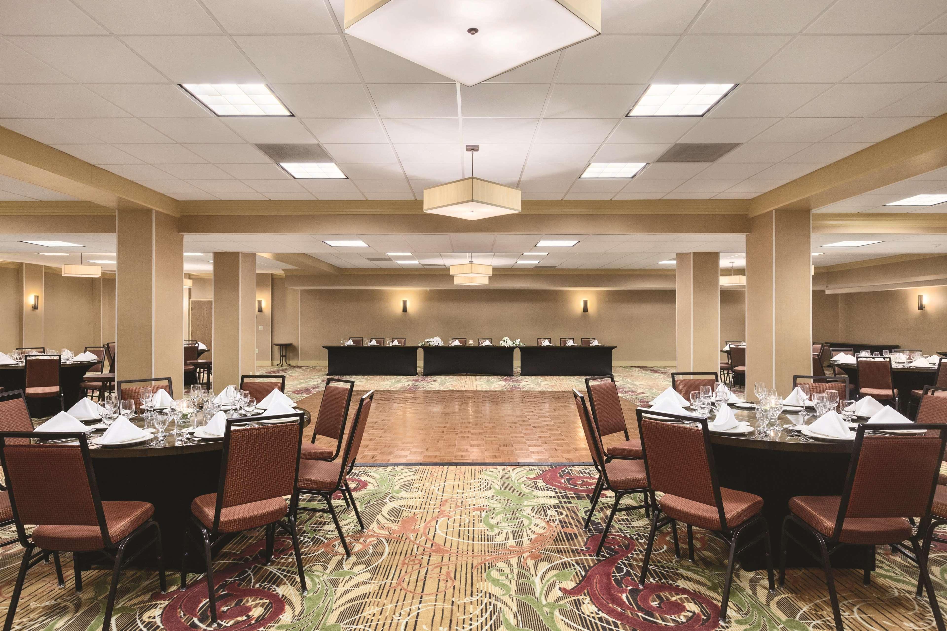 Hampton Inn Frederick Exterior photo