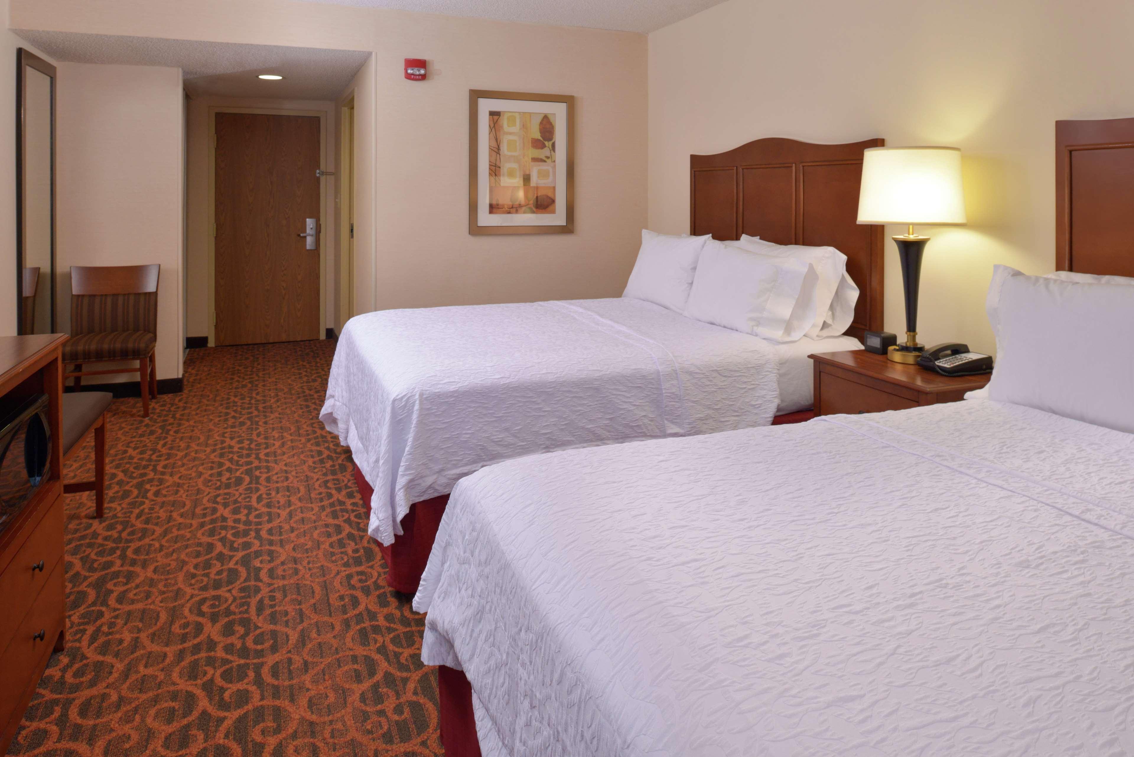 Hampton Inn Frederick Exterior photo