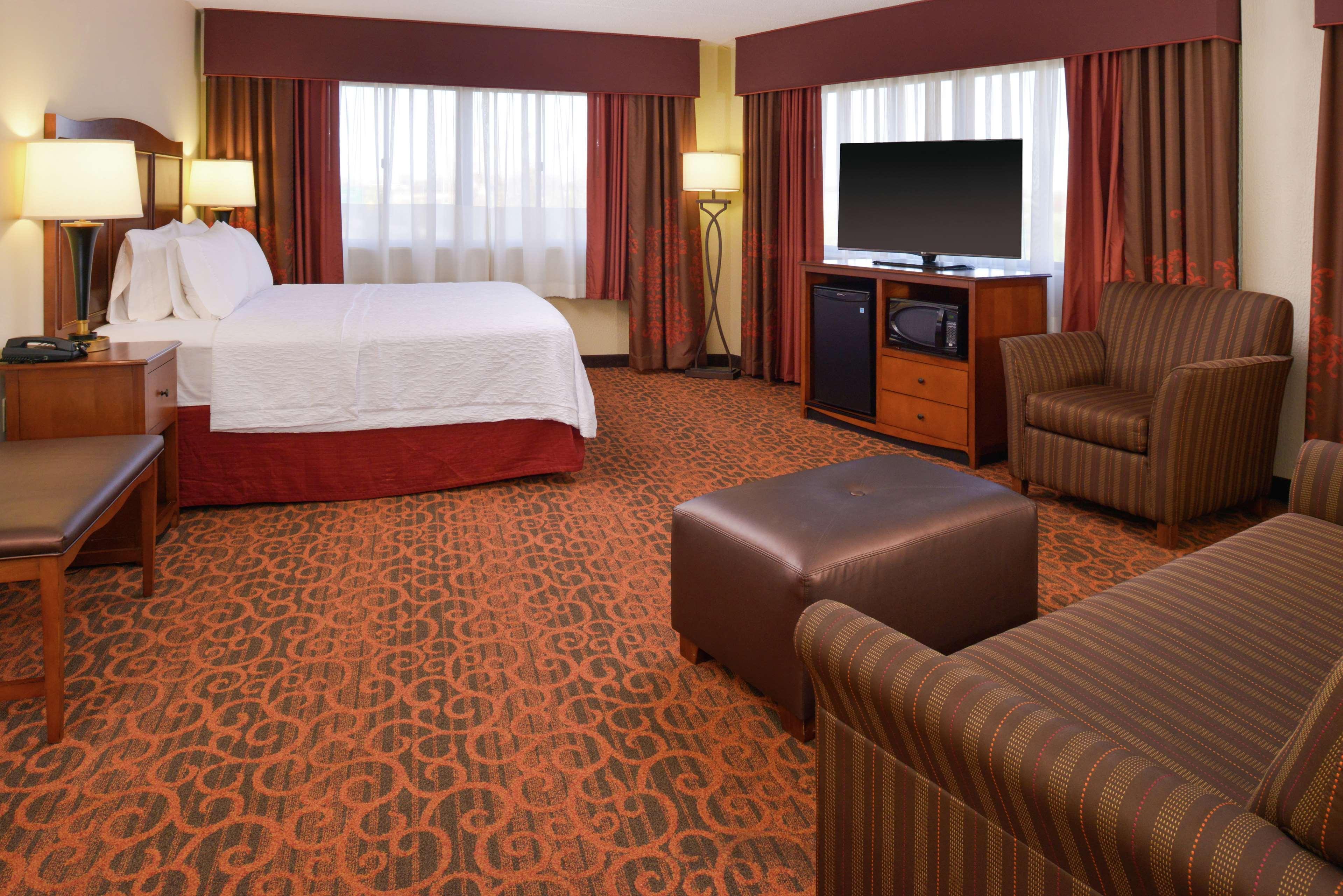 Hampton Inn Frederick Exterior photo