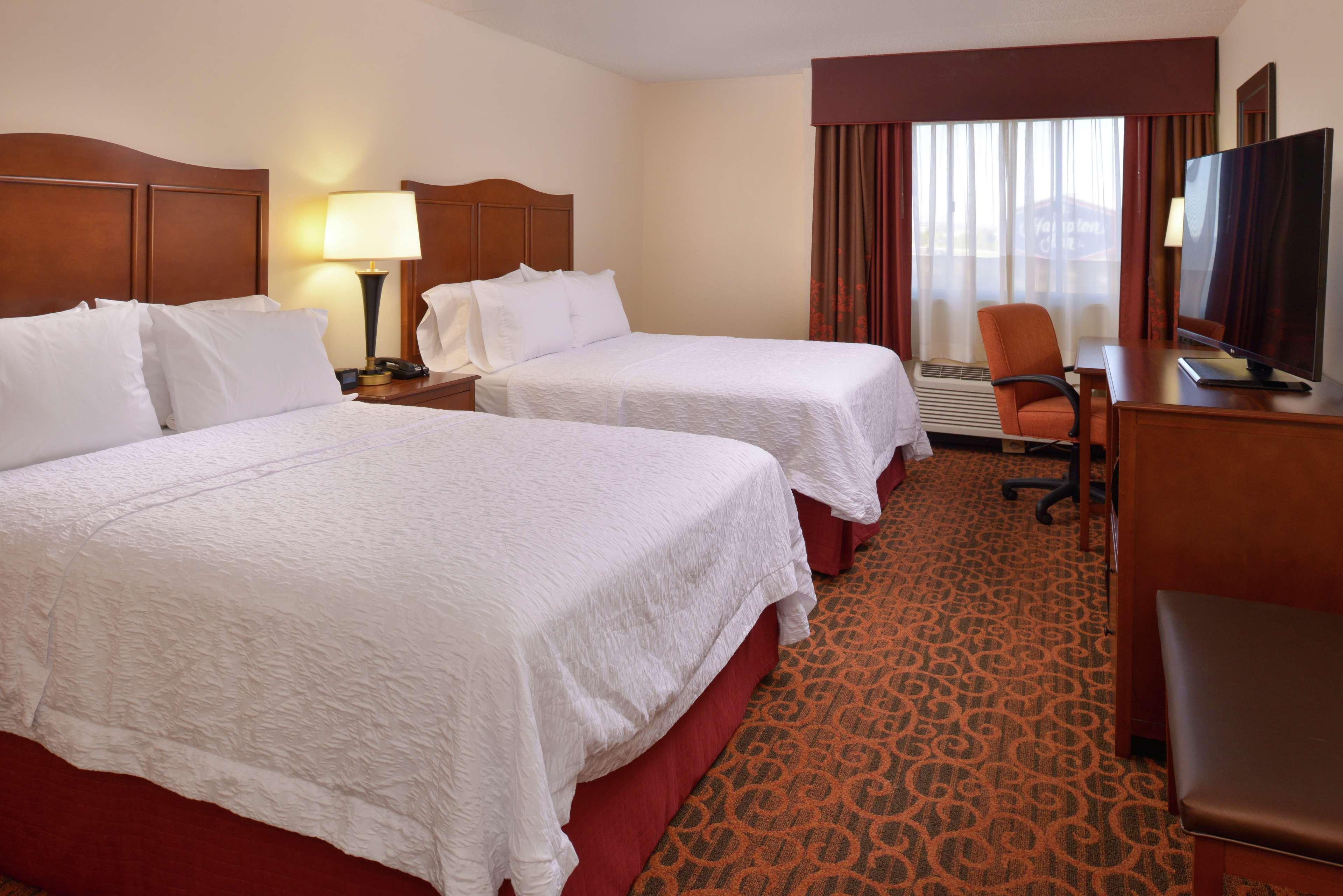 Hampton Inn Frederick Exterior photo