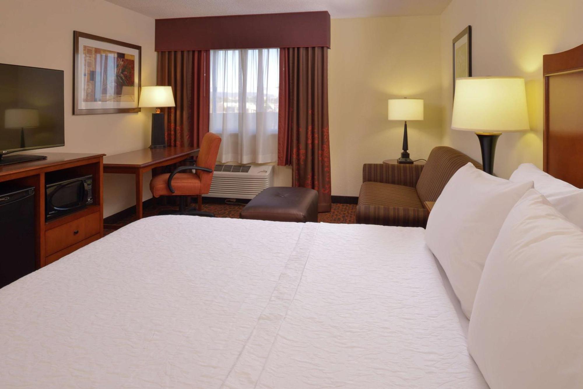 Hampton Inn Frederick Exterior photo