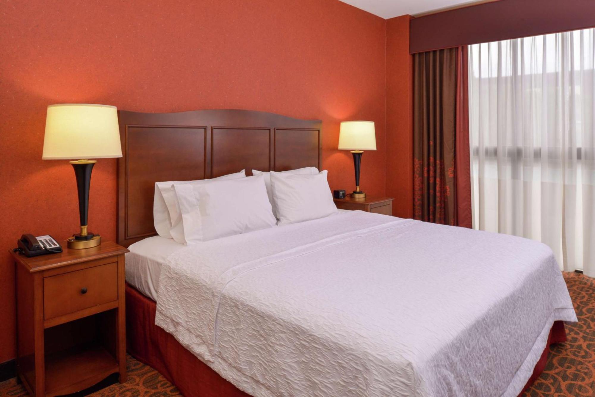 Hampton Inn Frederick Exterior photo
