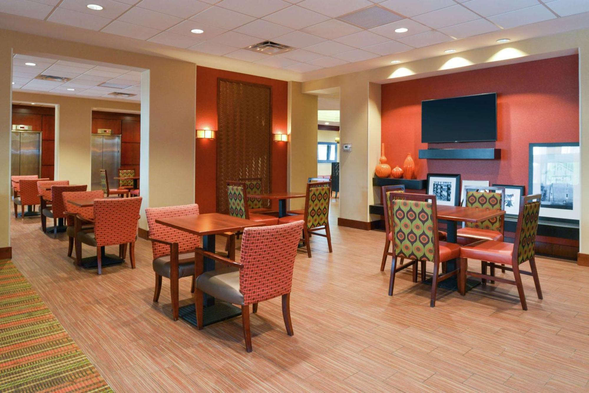 Hampton Inn Frederick Exterior photo