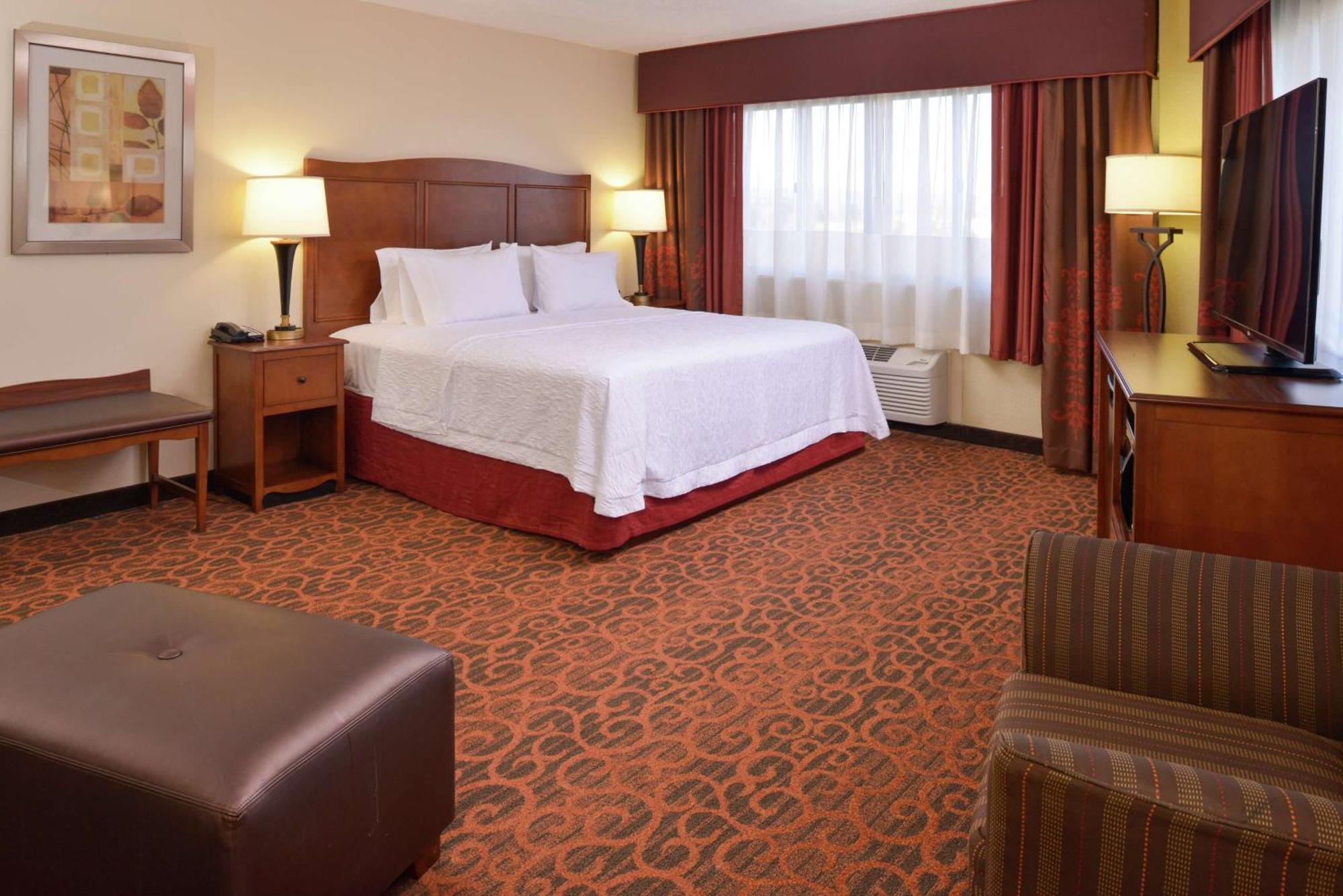 Hampton Inn Frederick Exterior photo