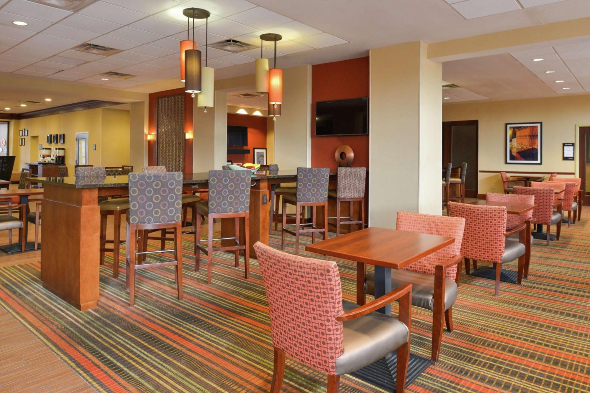 Hampton Inn Frederick Exterior photo