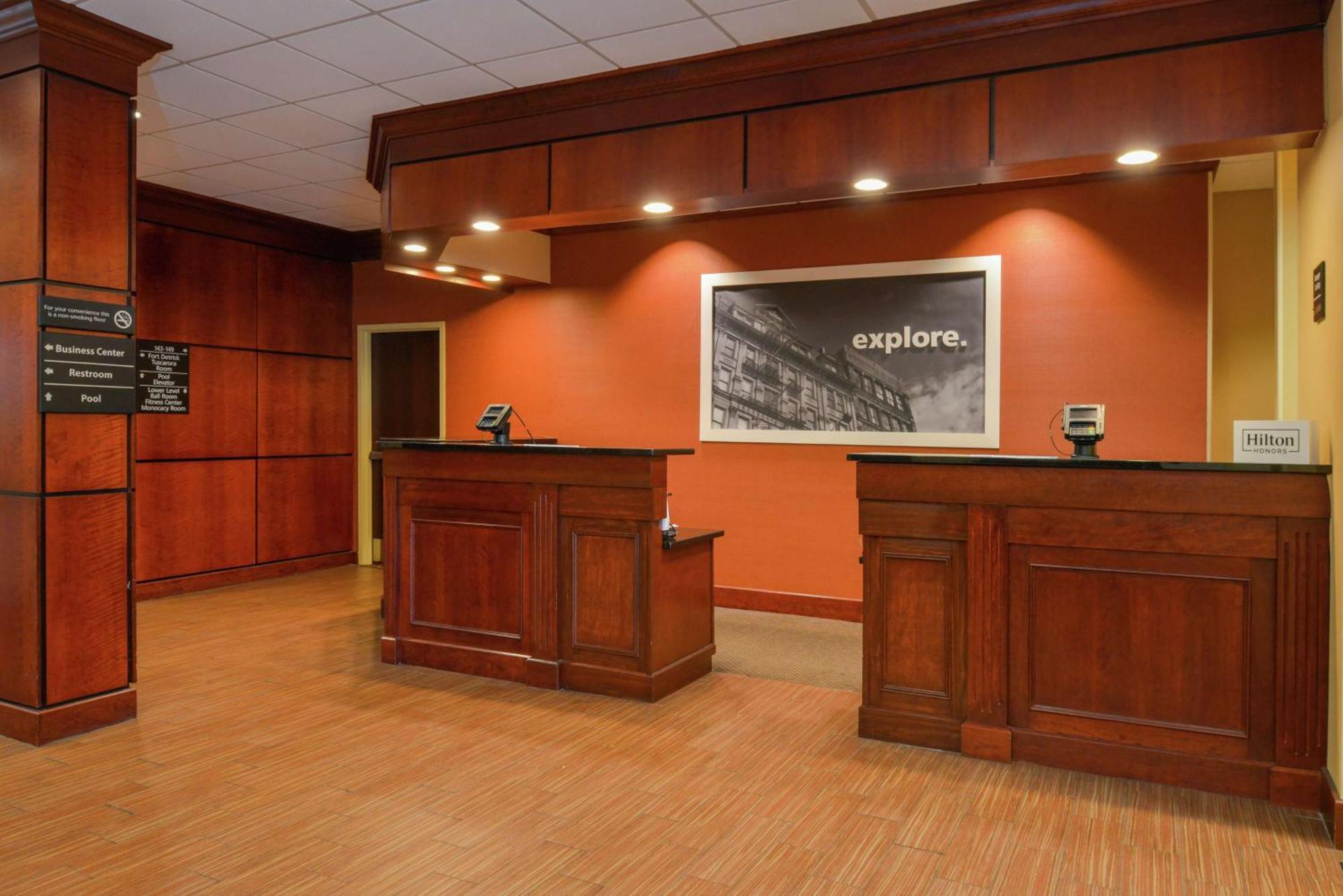 Hampton Inn Frederick Exterior photo