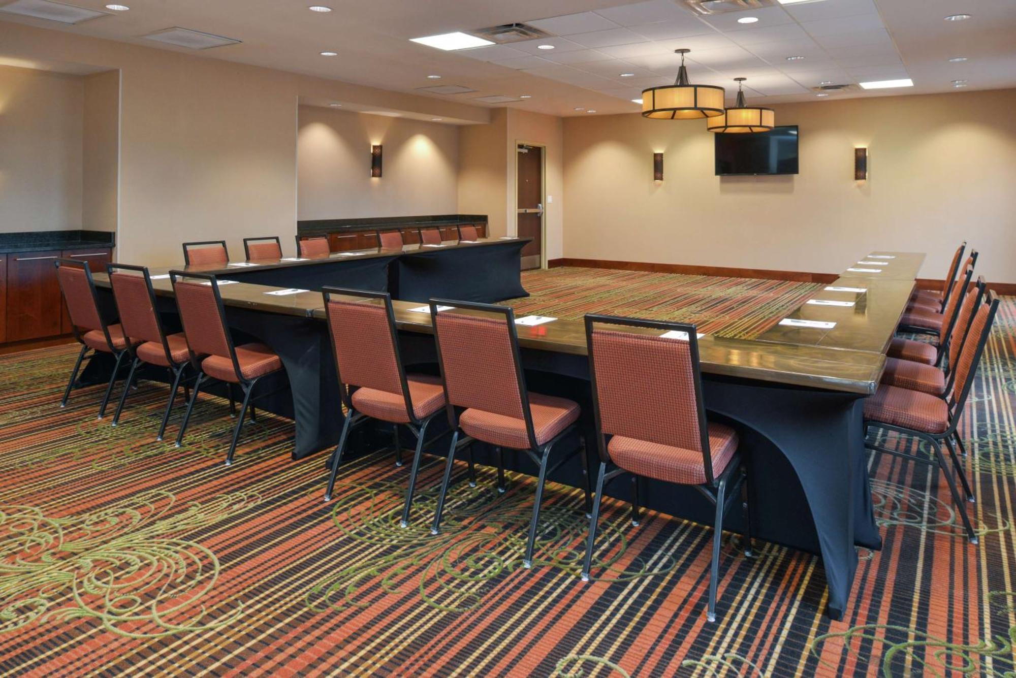 Hampton Inn Frederick Exterior photo